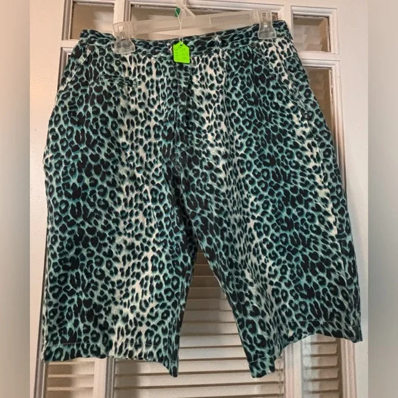 Leopard Print Shorts-Size 34 - Picture 6 of 6